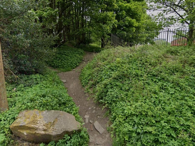 This gentle near-three mile walk follows a circular route through gorgeous woodlands and fields, partially following the route of the old Eccleshill railway line. A fantastic walk to follow a visit to local attractions such as the Industrial Museum or Undercliffe Cemetary.
