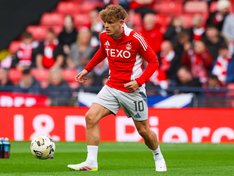 His good delivery from the corner led to the opening goal. A tidy presence in midfield. 7