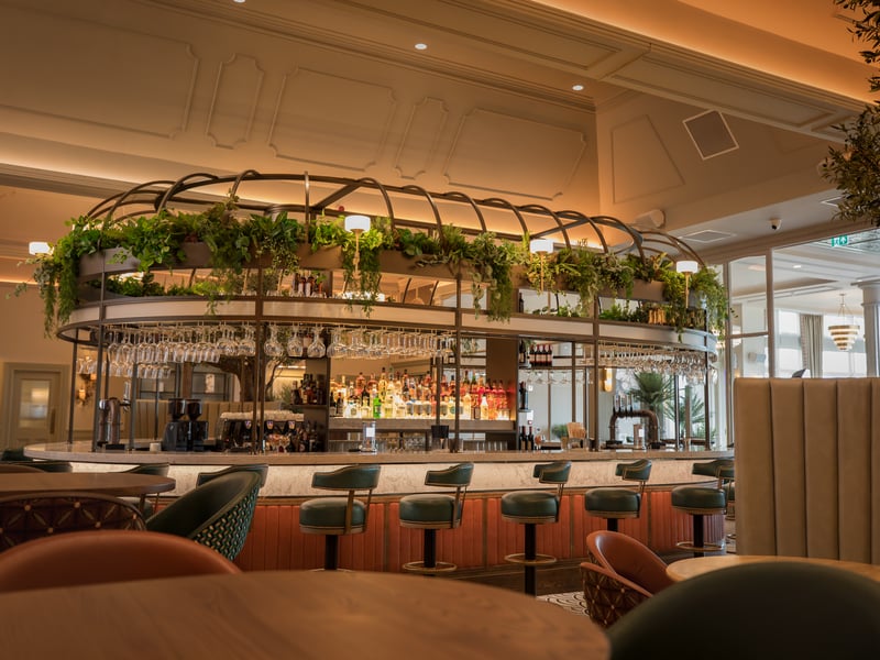 The new Ballroom Bar is an elegant, relaxed, contemporary day-to-night bar.