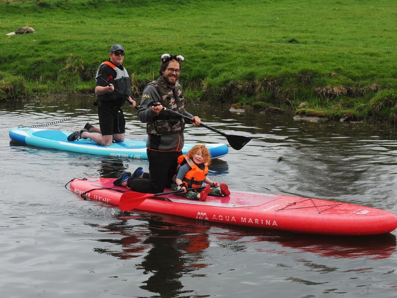 Paddlers paddling from Rodley to Apperley Bridge and back.