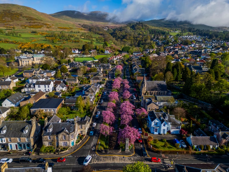 In Clackmannanshire, life expectancy for women is 80.3 and life expectancy for men is 75.9