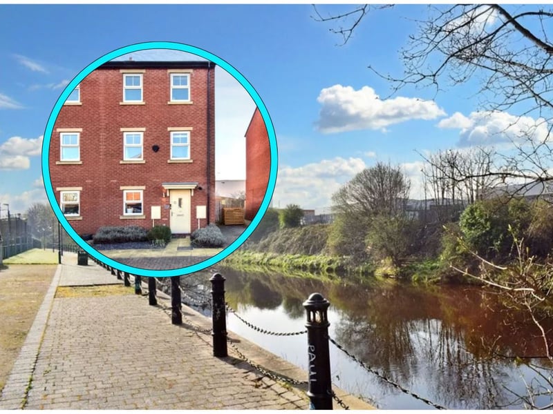 This charming riverside town house is located in a popular modern development between the River Aire and the Leeds to Liverpool canal, and is within easy reach of Leeds city centre.