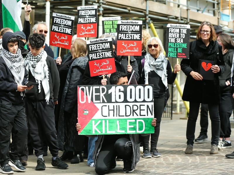 Symbolic funeral march from the city centre to the naval base