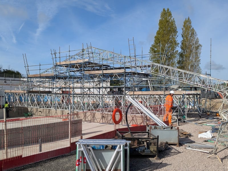 The big tent to protect the pool during tiling and painting has started to take shape. 