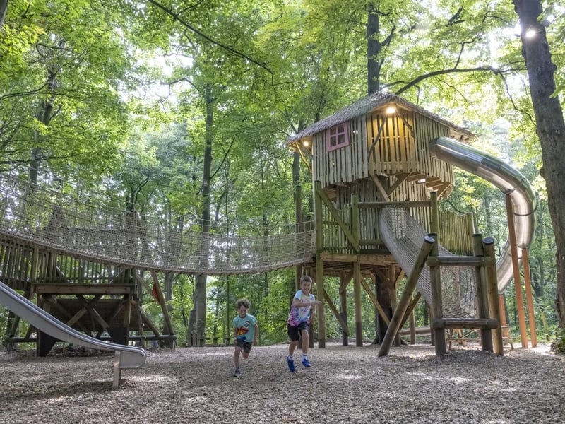Enjoy a day of adventure and fun for the whole family at Stockeld Park from Saturday, May 3rd to Monday, May 5th, 2025. Explore the Enchanted Forest with its hidden adventure play areas, get lost in the Magical Maze, and bounce around on the outdoor inflatables. For indoor fun, discover the incredible Playhive. 📌 Stockeld Park, Wetherby, North Yorkshire, LS22 4AN.