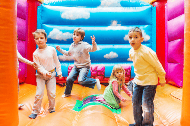 Enjoy a weekend of bouncy fun for the whole family at the Huddersfield Inflatable Family Fun Days, from Saturday, May 3rd to Monday, May 5th, 2025. This event promises a range of inflatable attractions suitable for all ages. 📌 Huddersfield Rugby Club, Lockwood Park, Brewery Dr, Huddersfield, West Yorkshire, HD4 6EN
