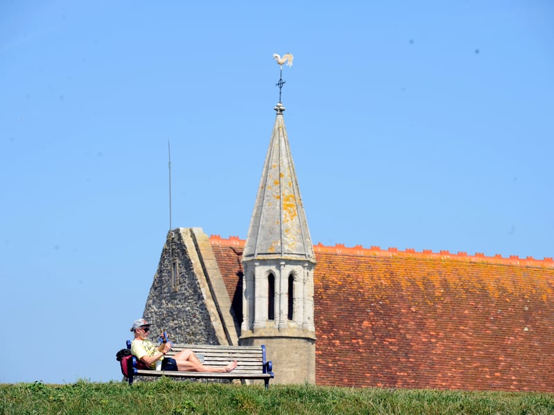 The people of Portsmouth are enjoying the sunshine as a mini heatwave hits. 

Picture: Sarah Standing (290425-5435)