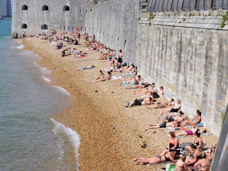 The people of Portsmouth are enjoying the sunshine as a mini heatwave hits. 

Picture: Sarah Standing (290425-5435)