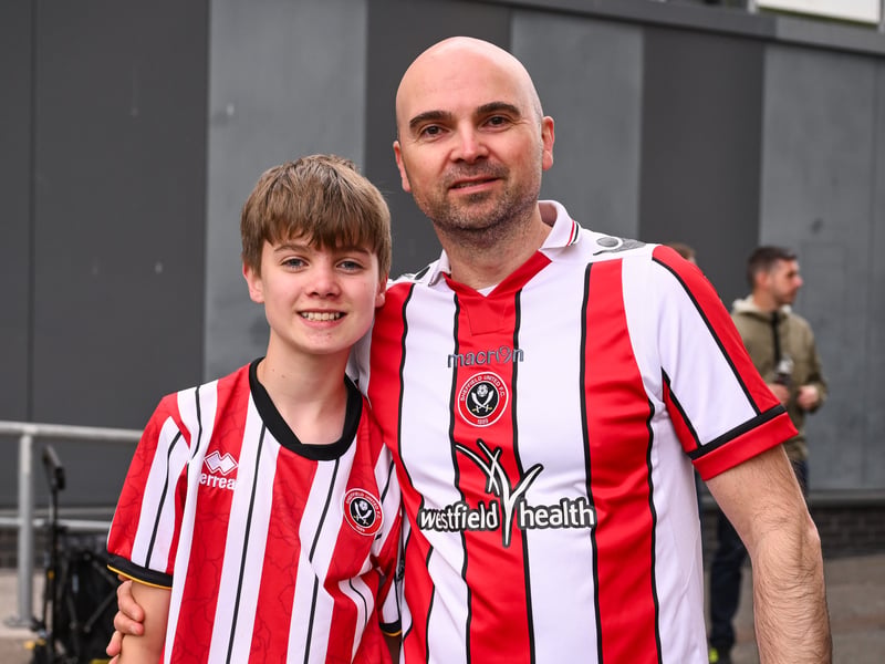 Sheffield United fan gallery v Bristol City (a)