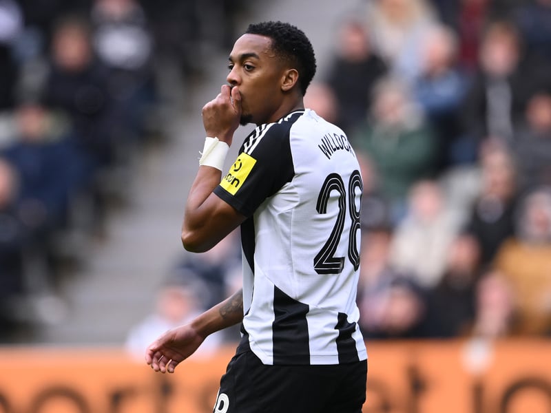 Bypassed too easily in the midfield before conceding a penalty. Weak defensively.