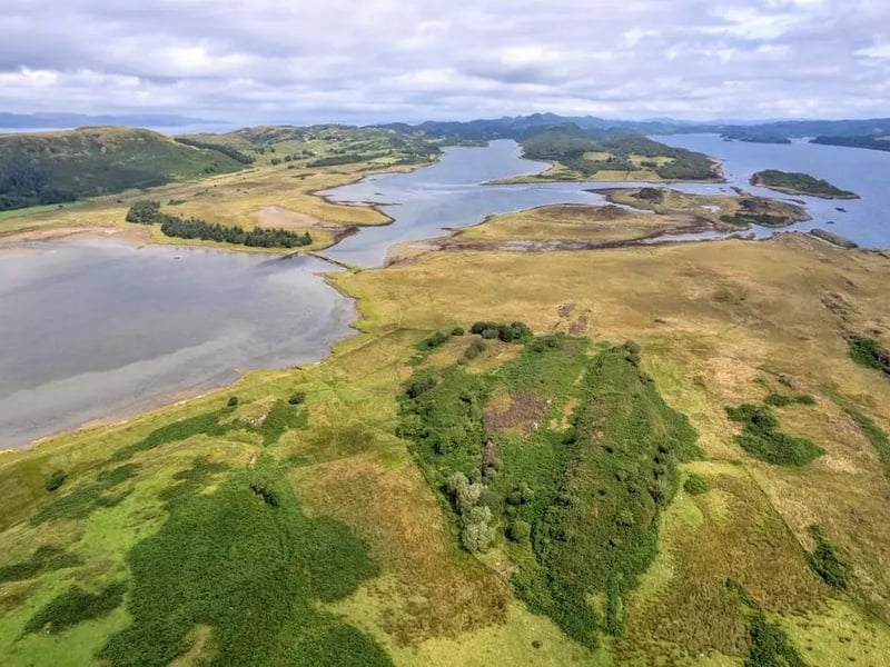 The lot includes 5km of coastal frontage to Loch Sween, An Grianan and Linne Mhuirich together with two small islands and a beach.