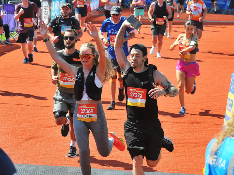 The atmosphere has been electric throughout the morning, with music, cheering crowds, and emotional tributes driving runners forward in honour of the late rugby league icon Rob Burrow.