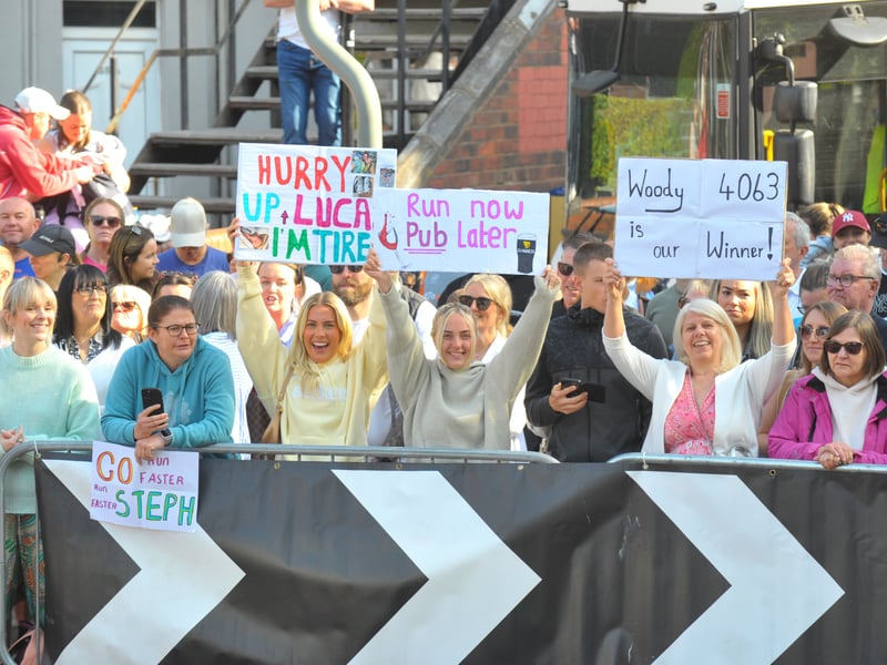 Spectators' signs delivered the laughs.