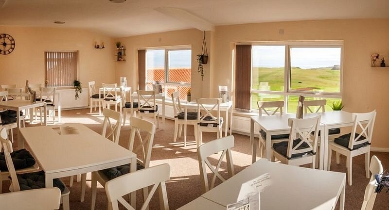 The Links Lounge in Whitby has a 5* rating from 95 reviews. A Tripadvisor reviewer said: “Lovely first time visit. Sunday lunch was amazing, cooked to perfection. Staff were welcoming, attentive but not intrusive. Highly recommended and we will definitely be returning soon.”