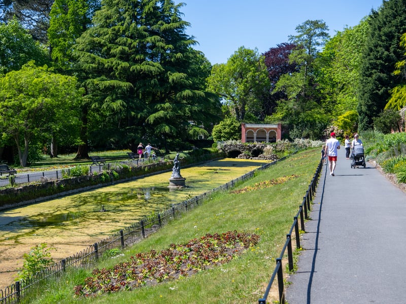 Located opposite Roundhay Park, Canal Gardens is a hidden gem bursting with vibrant flowers and an eye-catching body of water and peaceful surroundings.