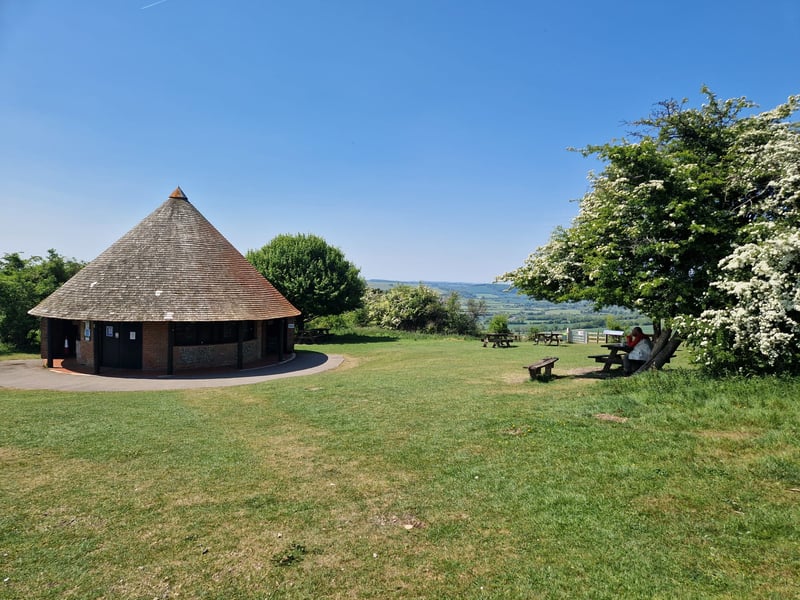 There is a cafe at the beginning (and end) of the circular walk which is open at peak times