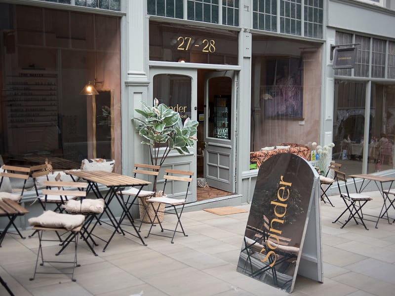 Widely considered the most 'aesthetic' coffee shop in Leeds, Sonder in the Grand Arcade is a masterclass in minimalism. Their lattes are served in heavy, tactile ceramics that make a simple coffee feel like a luxury experience. ☕ 27-28 Grand Arcade, Leeds LS1 6PG