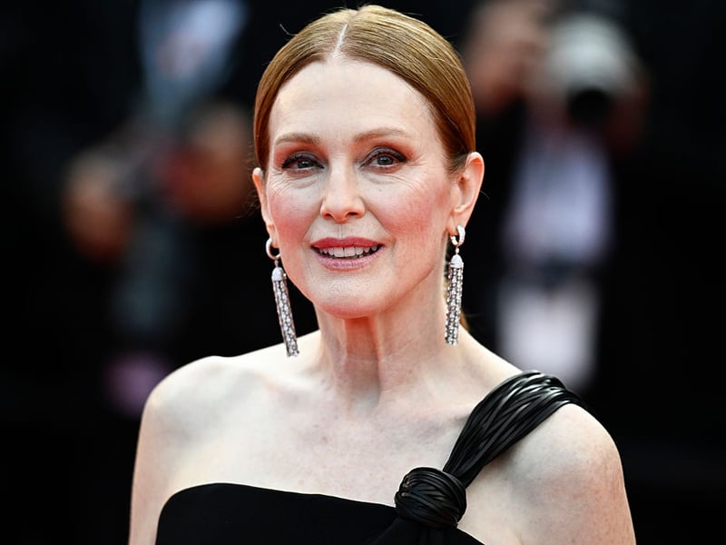 Julianne Moore on the red carpet for 'The Phoenician Scheme'.