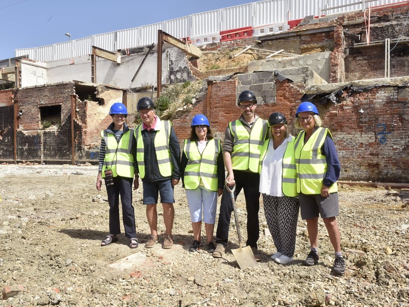 Pictured is (third from right) Osborne View general manager Steve Young, with local residents (l-r) Pamela Charlwood, Graham Luff, Christine Luff, Lynn Sproson and Val Mckane.
Picture: Sarah Standing (150525-3272)