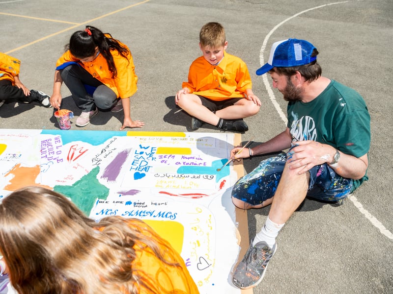 Sacred Heart welcomed Leeds-based artist Andy McVeigh, famously known as Burley Banksy, as part of a vibrant initiative to celebrate the school’s “rich cultural diversity.”