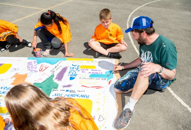 Sacred Heart welcomed Leeds-based artist Andy McVeigh, famously known as Burley Banksy, as part of a vibrant initiative to celebrate the school’s “rich cultural diversity.”