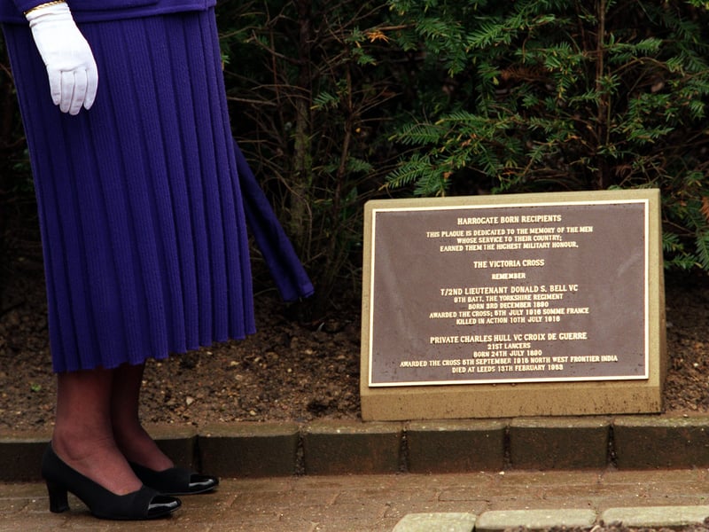 The plaque to commemorate the two Victoria Cross recipients from Harrogate, Donald Bell and Charles Hull is unveiled by the Mayor of Harrogate Coun Ruth Timmis in May 1999.