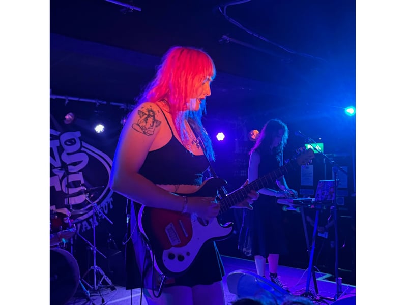 The setlist included fan favourites 'Elephant', 'Tall Girl' and 'Guy Fawkes Tesco Dissociation'.