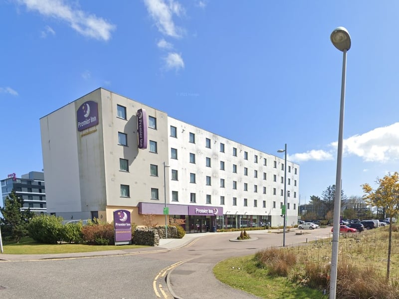 Premier Inn has the second best airport hotels in Scotland, with locations close to Aberdeen Airport, Edinburgh Airport, and Glasgow Airport. With an overall score of 79%, Premier Inn hotels earned five stars for their bed comfort and location, with an average price of £77 per night.