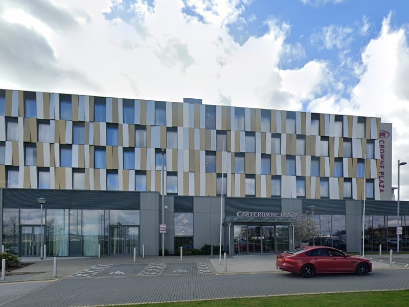 With a total score of 73%, Crowne Plaza – which has a location close to Aberdeen Airport – was ranked highly by visitors for its cleanliness, bedrooms, comfort, and location. On average, across all UK airport hotels, it cost £118 per night.
