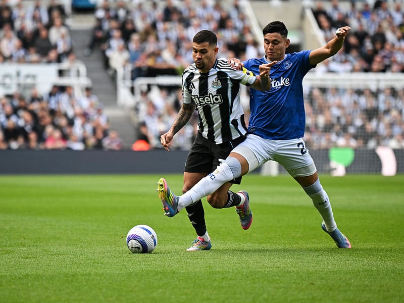 Clever in retaining the ball but often lacked that final killer pass. Tried to drag NUFC back into the game.