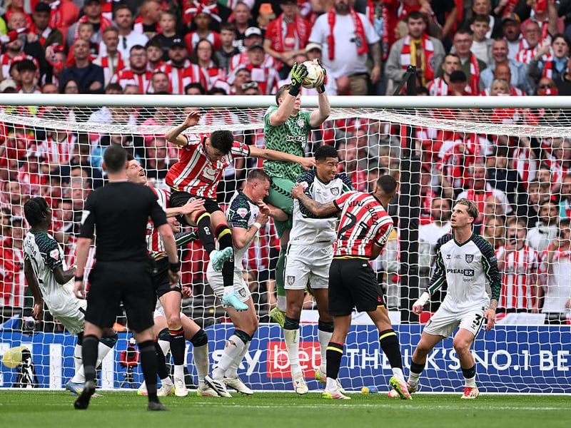 Not an easy game to assess. Didn’t have a great deal to do besides picking Castledine’s stunning volley out of his net early on. Quick off his line when Huddersfield threatened late on. 6