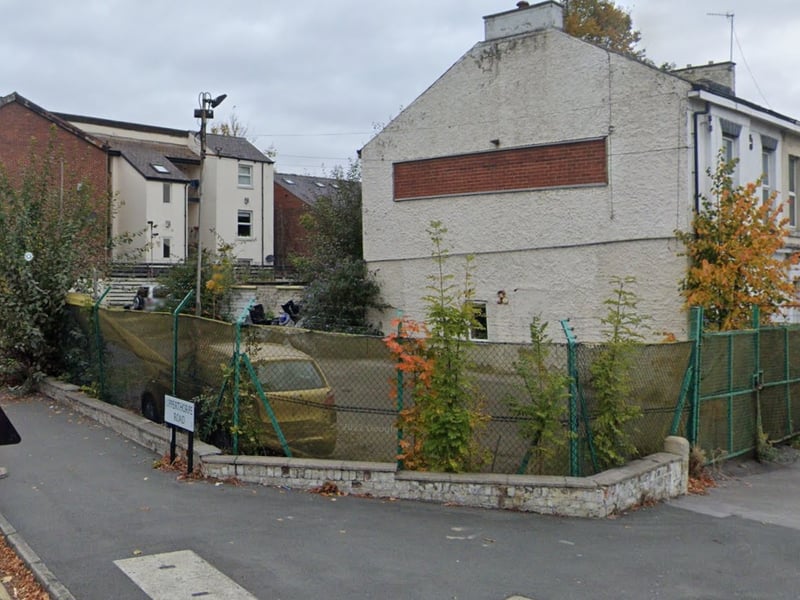 The lot of the former Green Gate Motor Company, in Upperthorpe Road, could be used to erect four new buildings for a total of 10 new flats (8x one-bedroomed and 2x two-bedroomed).
- https://planningapps.sheffield.gov.uk/online-applications/applicationDetails.do?activeTab=documents&keyVal=SVWD7XNYGDJ00