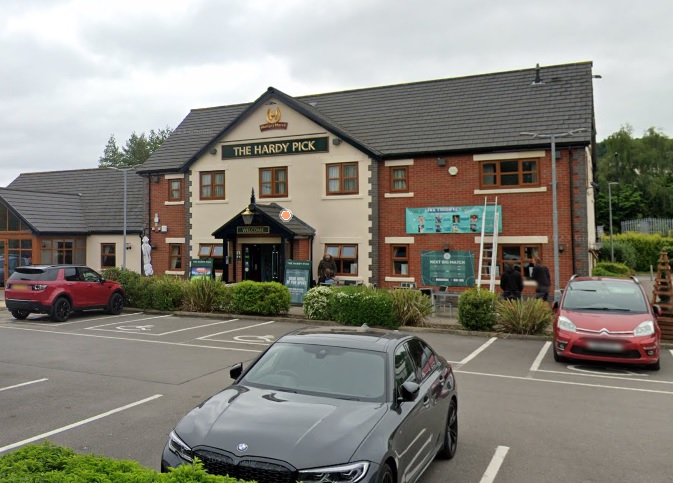 The Hardy Pick pub in Broadfield Close, operated by Hungry Horse, has applied to build an enclosed dog walking space accessible through a side door.
- https://planningapps.sheffield.gov.uk/online-applications/applicationDetails.do?activeTab=summary&keyVal=SVFPA6NYG3P00
