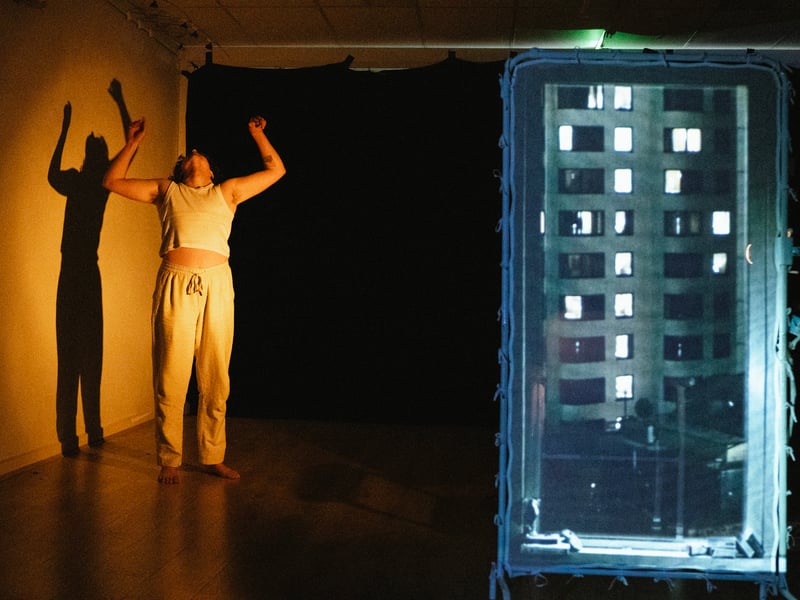 Inside a hospital room, audience members meet Oliver as he shares the story of being diagnosed with a severe immune condition.