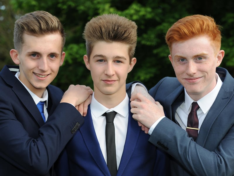Taking time for a photo before the 2015 Year 11 prom for Farringdon School students gets under way.