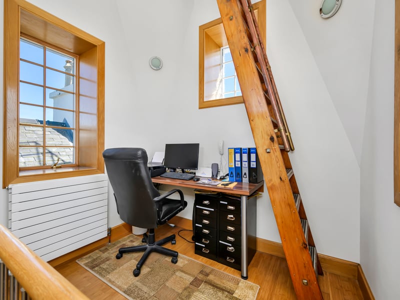 Home working is no issue at Holborn Head Lighthouse given this cosy office space.