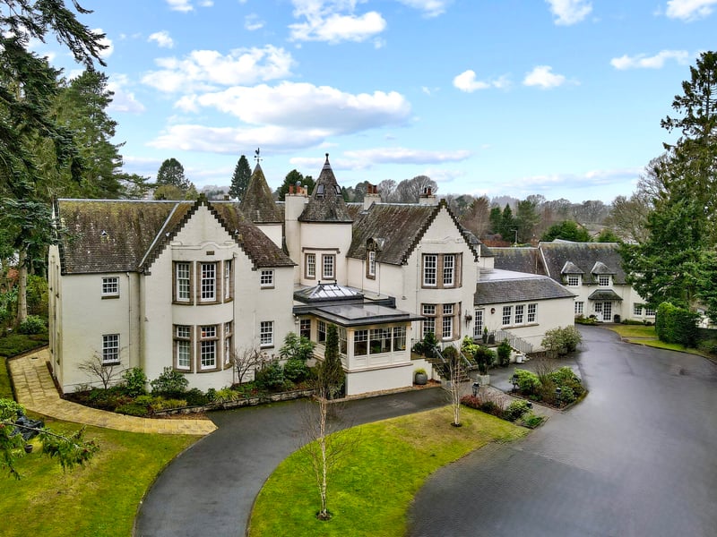 The grandeur of the original building has been preserved, with key period features such as turrets, high ceilings, and large windows providing stunning views across the Perthshire village of Auchterarder. 