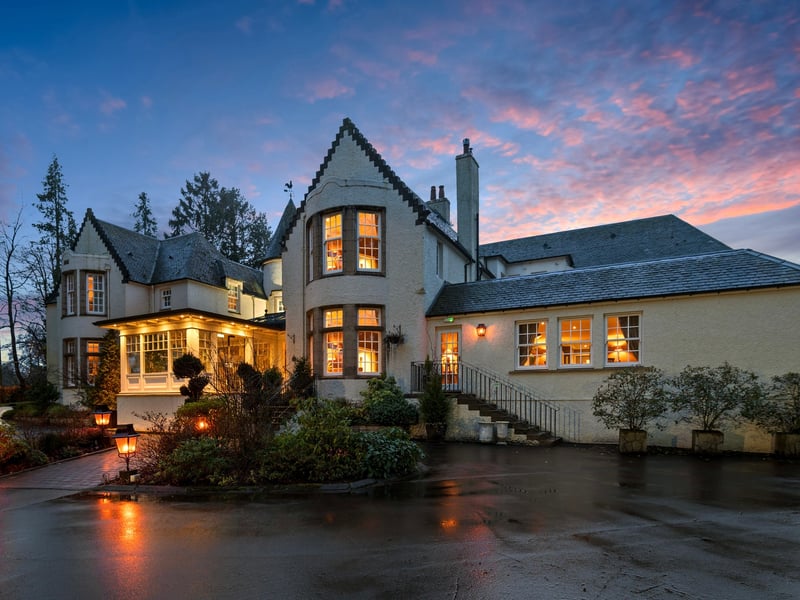 The building was extensively refurbished just five years ago and blends period charm with contemporary elegance.