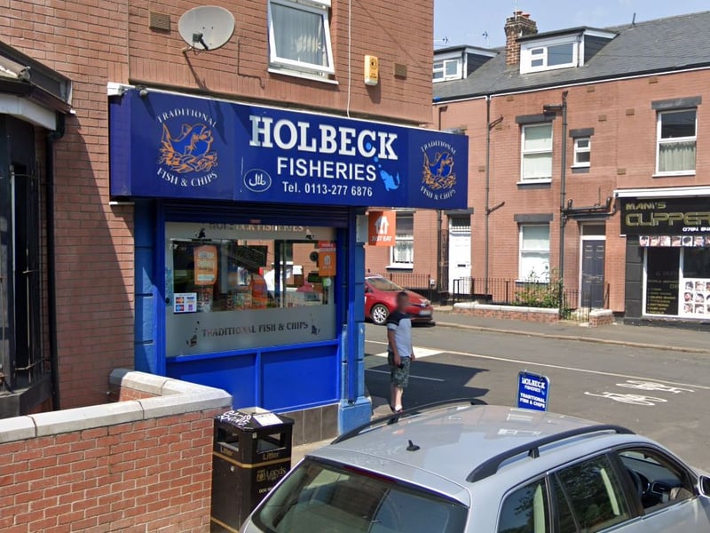 The undisputed heavyweight of the Holbeck food scene. This traditional chippy has served generations of locals and remains the gold standard for golden batter and proper Yorkshire chips. 🍴 3 Top Moor Side, Holbeck, Leeds LS11 0AA