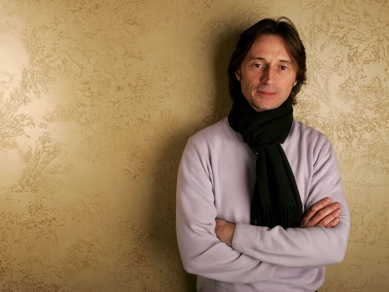 Renowned for his intense and chameleonic performances, Robert Carlyle has crafted characters that remain indelibly etched in cinematic memory. His portrayal of the terrifying yet complex Begbie in Trainspotting became instantly iconic, while his heart-warming turn in The Full Monty showcased his astonishing versatility. Consistently delivering powerful performances in both cult classics like 28 Weeks Later and mainstream fare such as The World Is Not Enough, Carlyle has maintained a formidable presence that resonates with audiences over the years.