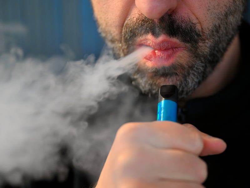 Vaping, kids and adults
Jill Tagg