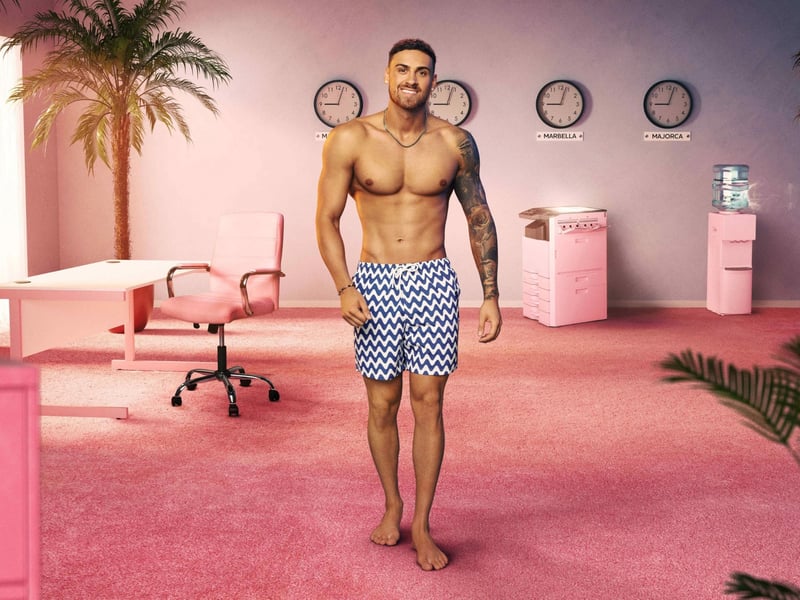 Dream islander: "Someone sexy, good looking, good chat,
good vibes, nice teeth and good eye contact - they’re all the traits I look for. Oh, and also a cute smile, I just look at you and
know I can be around you all day, every day."