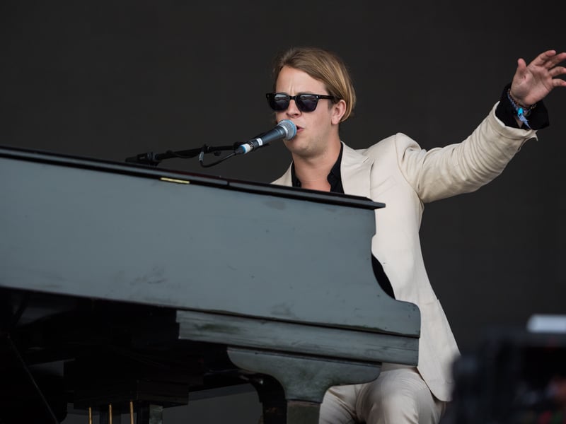 Known for his poignant lyrics and soulful piano melodies, Tom Odell takes the stage on October 24. He'll be performing his most beloved songs, including "Another Love." It’s a night of intimate and emotionally charged music that showcases his incredible talent.