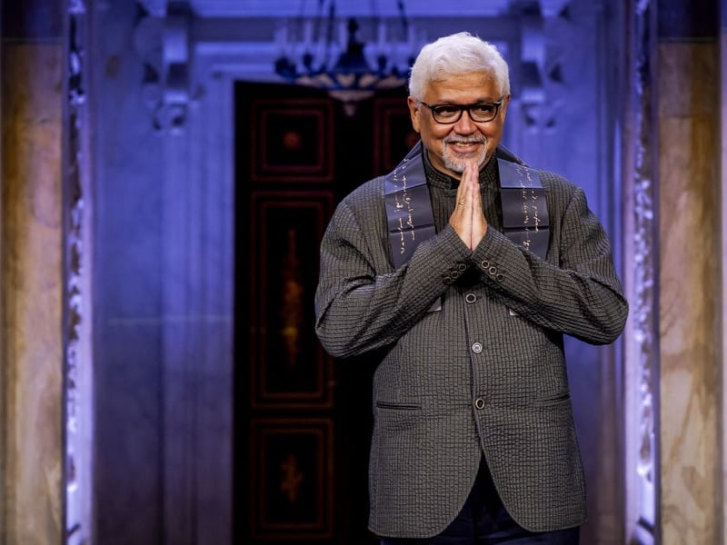 Acclaimed Indian writer Amitav Ghosh will discuss Wild Fictions, a collection of his writings from the past 25 years.
Monday, 11 August: Venue T 8.30pm.