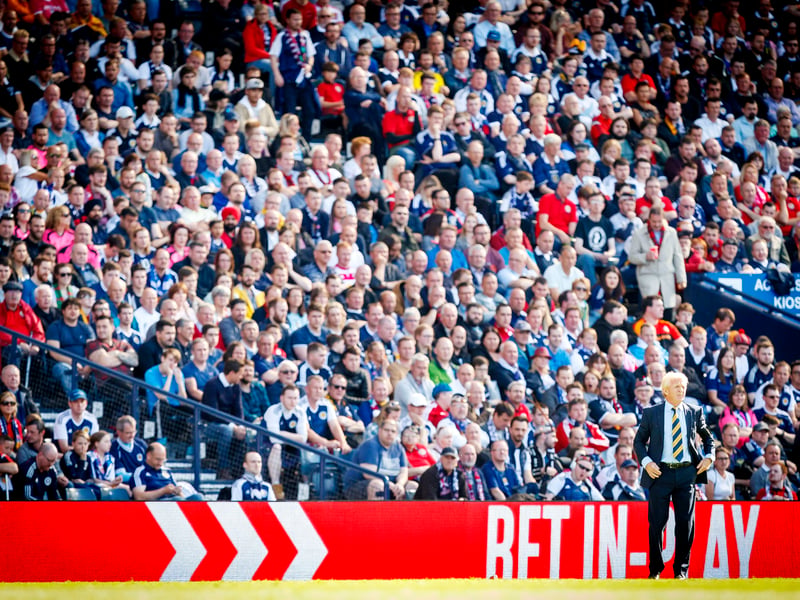 Scotland manager Gordon Strachan issues instructions to his team.