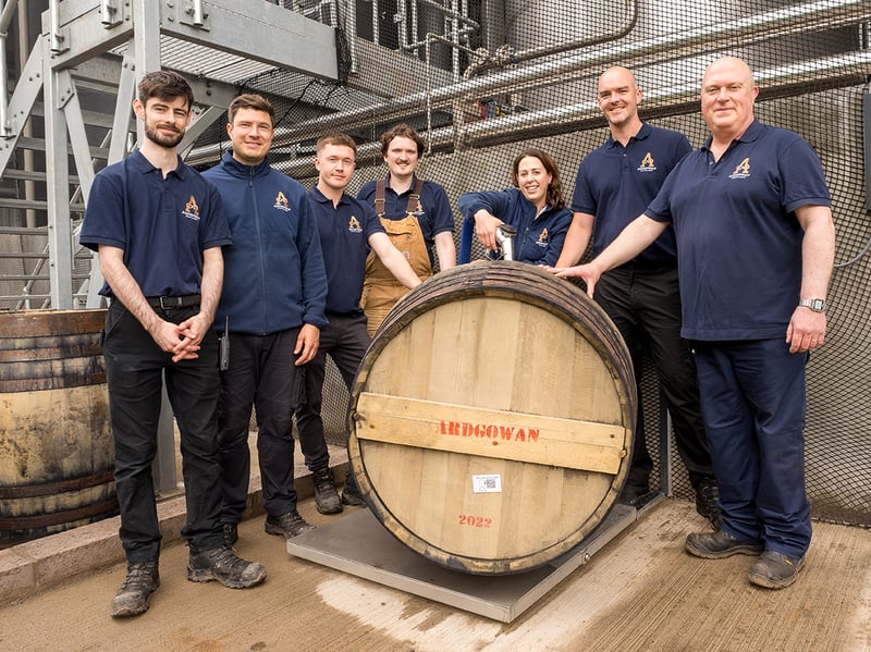 The Ardgowan team filling the first cask