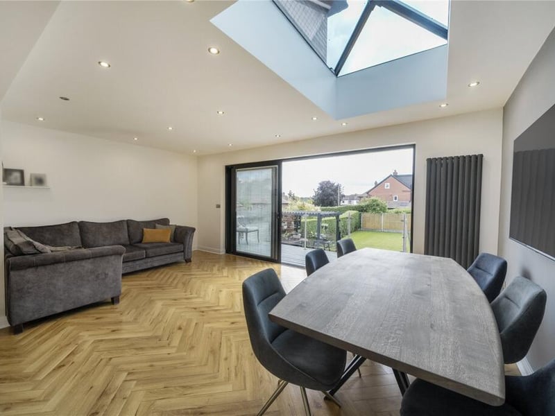 Snug and dining room