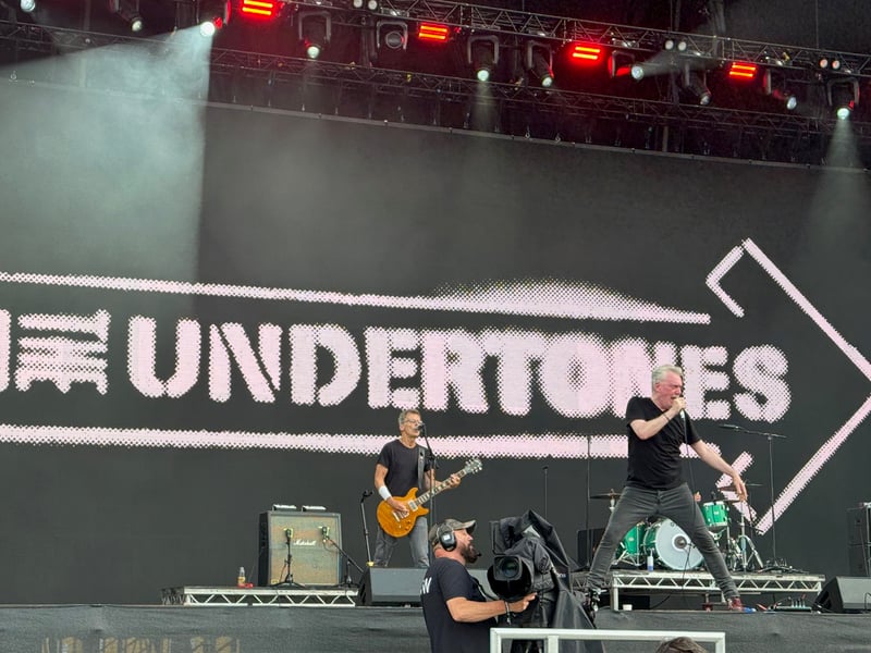 The Undertones' set saw the first audience members try their hand at crowdsurfing.