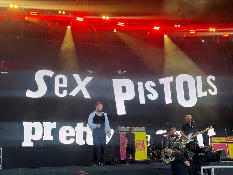 The headliners were punk lengends The Sex Pistols.