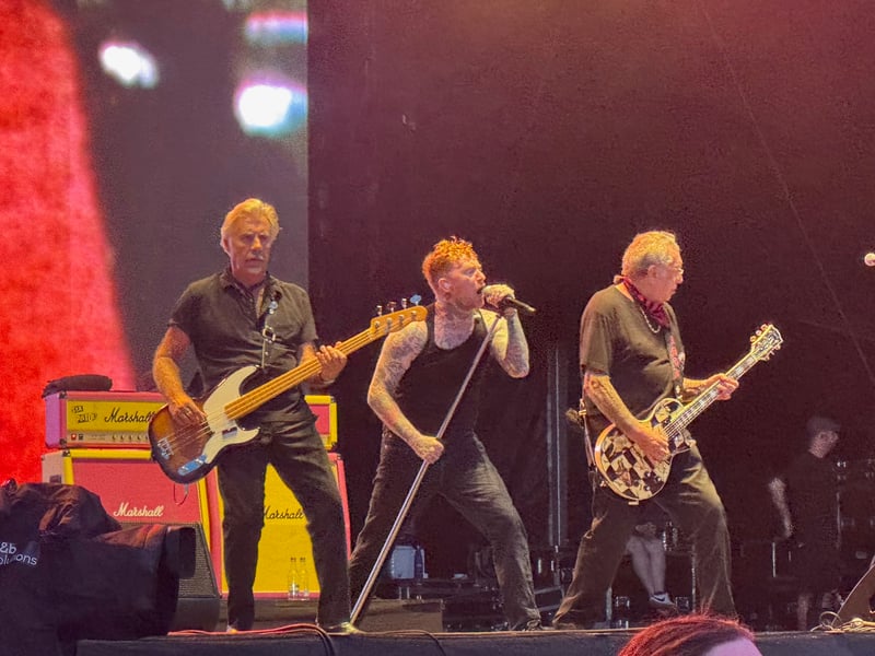 The Pistols played a 15 song set.